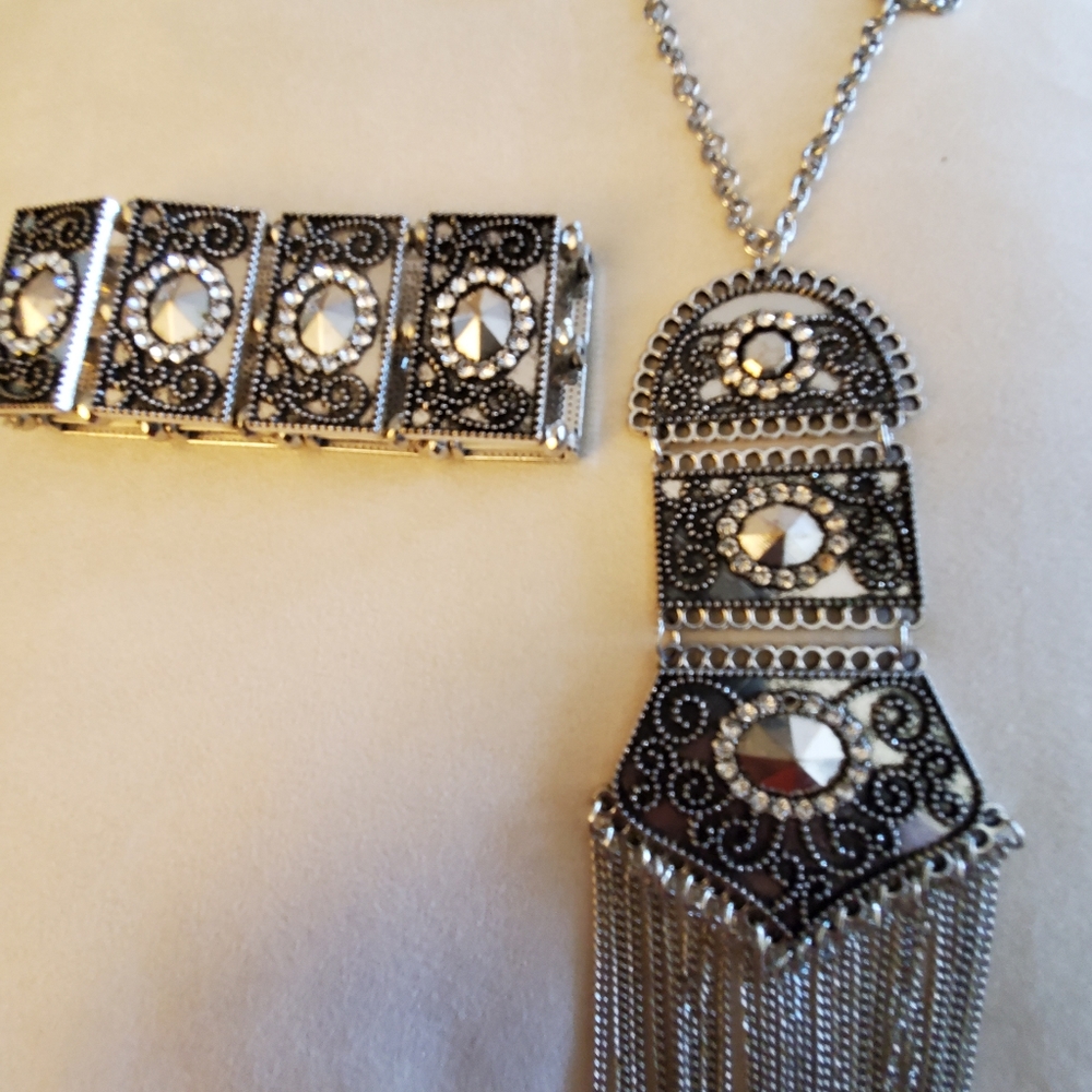 Paparazzi Silver Filigree 2 pc Necklace & Bracelet Set